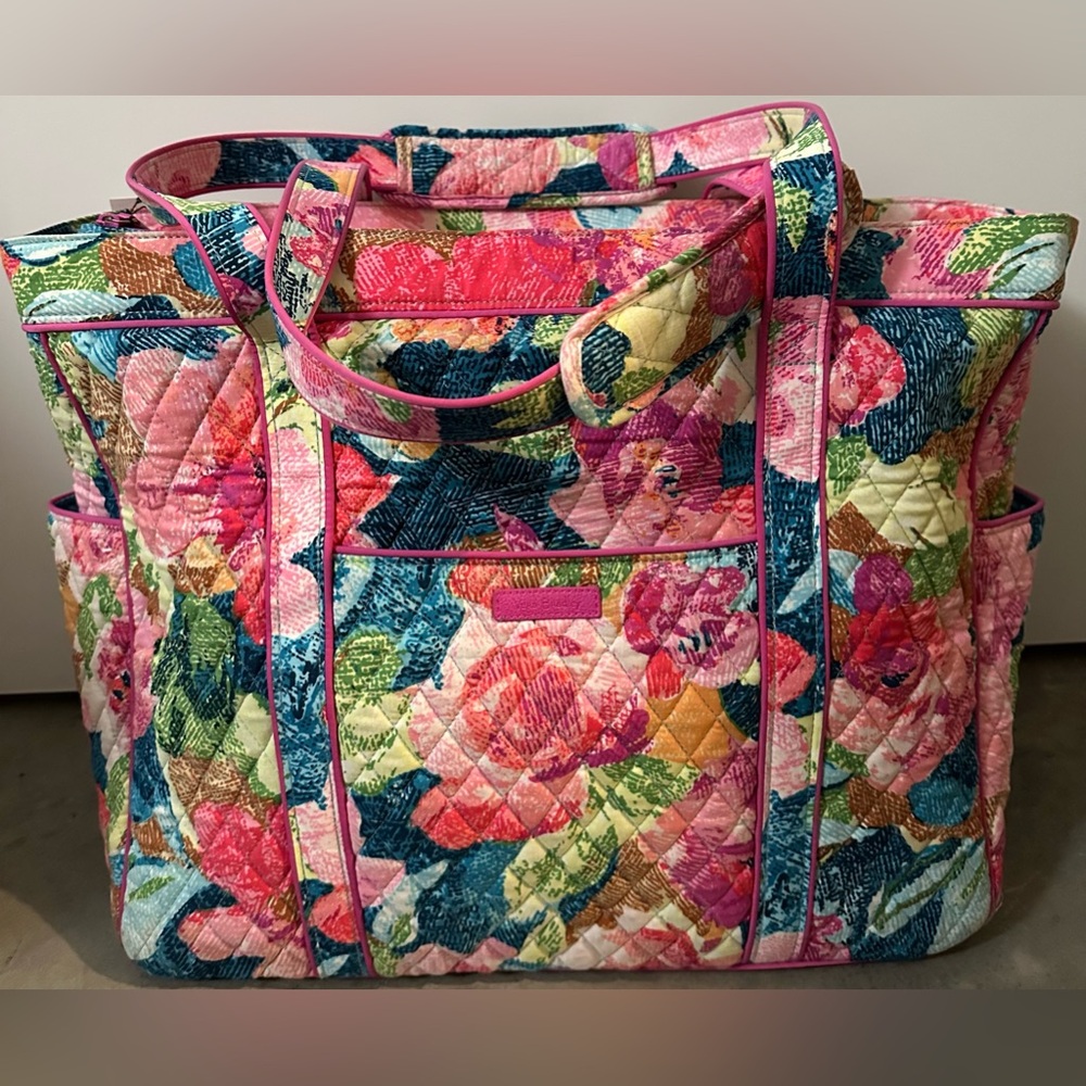 NWT Vera Bradley Carried Away Tote in SuperBloom
